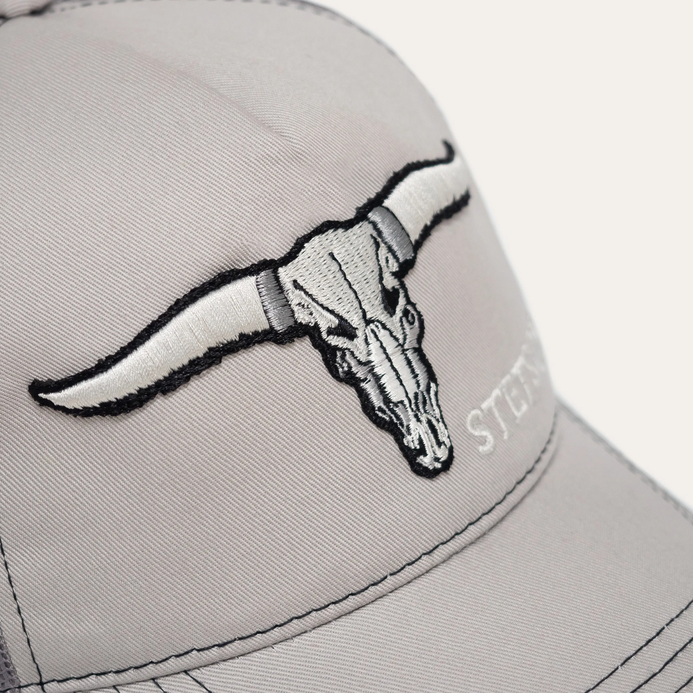 BUFFALO HORNS TRUCKER